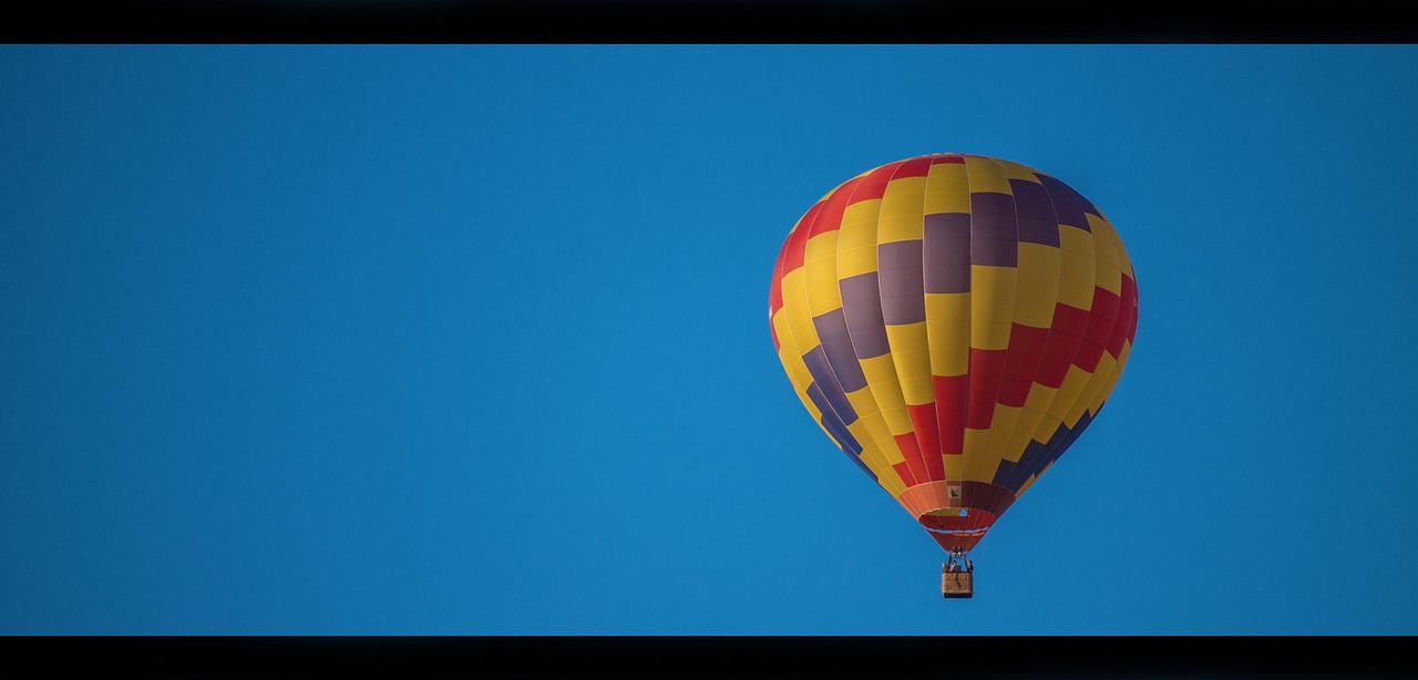 Montgolfière dans le ciel
